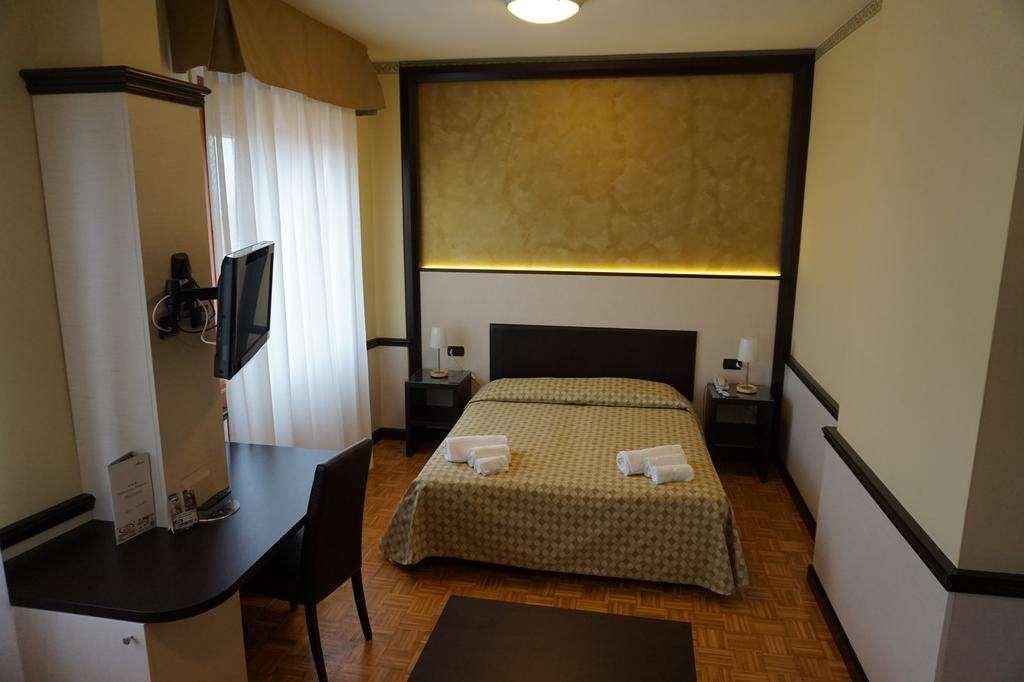 Hotel Astoria Fidenza Rom bilde